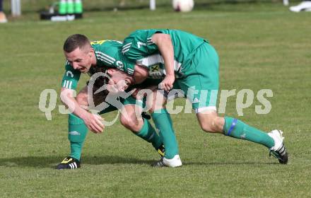 Fussball Unterliga West. Nussdorf gegen Radenthein. Torjubel Manuel Lips, Sladjan Djurdjevic (Radenthein). Nussdorf Debant, am 2.4.2016.
Foto: Kuess
---
pressefotos, pressefotografie, kuess, qs, qspictures, sport, bild, bilder, bilddatenbank