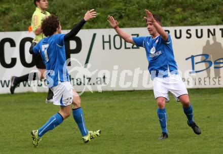 Fussball 2. KLasse A. Matrei 1b gegen SG Defreggental. Torjubel Simon Zeiner, Mathias Schneeberger (Matrei). Matrei, am 23.4.2016.
Foto: Kuess
---
pressefotos, pressefotografie, kuess, qs, qspictures, sport, bild, bilder, bilddatenbank
