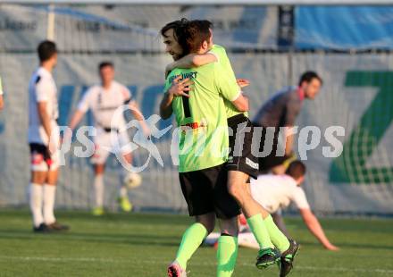 Fussball Kaerntner Liga. SAK gegen Kuehnsdorf. Torjubel Pascal Doerflinger, Christopher Sallinger (Kuehnsdorf). Welzenegg, am 16.5.2016.
Foto: Kuess




---
pressefotos, pressefotografie, kuess, qs, qspictures, sport, bild, bilder, bilddatenbank
