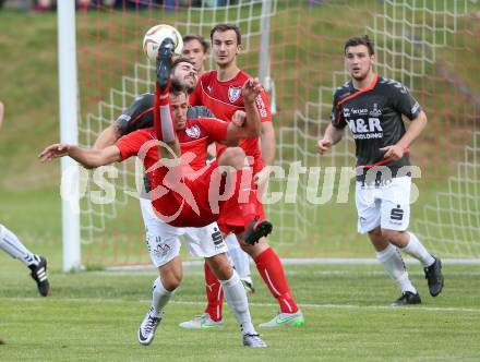 Fussball Kaerntner Liga. ATUS Ferlach gegen Feldkirchen. Petar Maric, (Ferlach), Enes Brdjanovic  (Feldkirchen). Ferlach, am 4.6.2016.
Foto: Kuess
---
pressefotos, pressefotografie, kuess, qs, qspictures, sport, bild, bilder, bilddatenbank