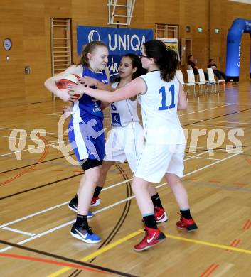 Basketball. Schuelerliga.  NMS Wolfsberg gegen Wien.  Berina Hrncic, Sara Jakupovic (Wolfsberg). Villach, 28.4.2016.
Foto: Kuess
---
pressefotos, pressefotografie, kuess, qs, qspictures, sport, bild, bilder, bilddatenbank