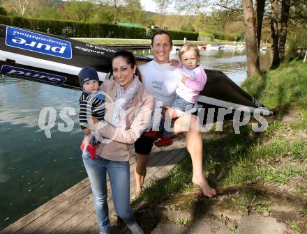 Kajak. Gerhard Schmid, Angelika, Lena und Moritz. KLagenfurt, am 18.6.2011.
Foto: Kuess 
---
pressefotos, pressefotografie, kuess, qs, qspictures, sport, bild, bilder, bilddatenbank