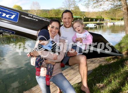 Kajak. Gerhard Schmid, Angelika, Lena und Moritz. KLagenfurt, am 18.6.2011.
Foto: Kuess 
---
pressefotos, pressefotografie, kuess, qs, qspictures, sport, bild, bilder, bilddatenbank