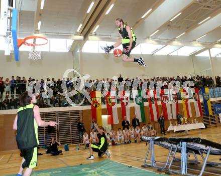 Dunking. Akrobatik Basketball Show. Dunk Kings. Villach, 28.4.2016.
Foto: Kuess
---
pressefotos, pressefotografie, kuess, qs, qspictures, sport, bild, bilder, bilddatenbank