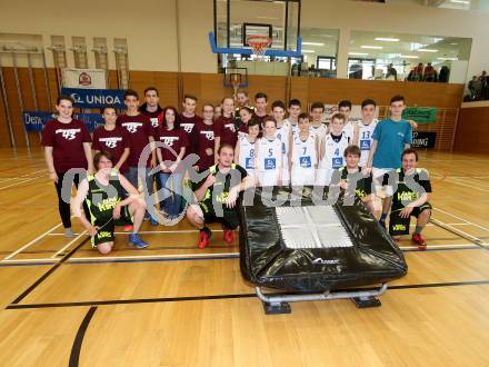 Dunking. Akrobatik Basketball Show. Dunk Kings. Villach, 28.4.2016.
Foto: Kuess
---
pressefotos, pressefotografie, kuess, qs, qspictures, sport, bild, bilder, bilddatenbank