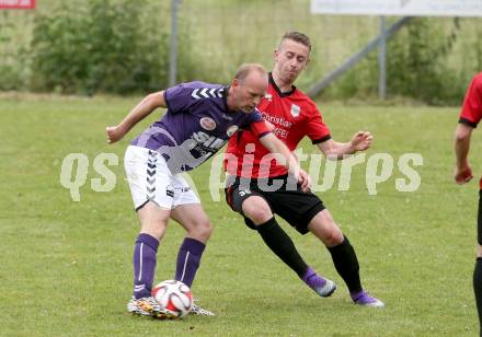 Fussball Kaerntner Liga. Maria Saal gegen Globasnitz. Christof Reichmann,  (Maria Saal), Simon Sadjak (Globasnitz). Maria Saal, am 11.6.2016.
Foto: Kuess
---
pressefotos, pressefotografie, kuess, qs, qspictures, sport, bild, bilder, bilddatenbank