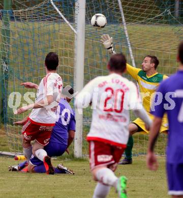 Fussball Unterliga Ost. POggersdorf gegen St. Michael/Bleiburg. Werner Ambrosch, Blaz Brezovacki,  (Poggersdorf), Rok Rozeniicnik Korosec (St. Michael). Poggersdorf, am 19.6.2016.
Foto: Kuess
---
pressefotos, pressefotografie, kuess, qs, qspictures, sport, bild, bilder, bilddatenbank