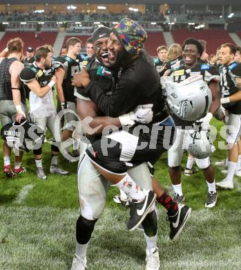 American Football. Austrian Bowl. Swarco Raiders Tirol gegen Giants. Jubel Jermaine Guynn (Tirol). Klagenfurt, am 23.7.2016.
Foto: Kuess
---
pressefotos, pressefotografie, kuess, qs, qspictures, sport, bild, bilder, bilddatenbank