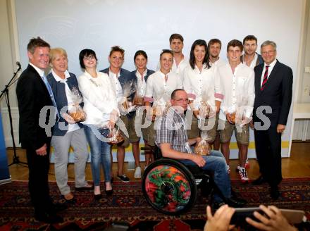 Olympische Sommerspiele Rio 2016. Triathlon, Segeln, Rudern, Beachvolleyball, Wildwassersport, Kanu. Arno Arthofer, Maria Rauch Kallat. Julia Sciancalepove, Sarah Vilic, Lisa Perterer, Lara Vadlau, Niko Resch, Magdalena Lobnig, Alexander Xandi Huber, Mario Leitner, Robin Seidl, Landeshauptmann Peter Kaiser, Michael Knauder. Klagenfurt, am 22.7.2016.
Foto: Kuess
---
pressefotos, pressefotografie, kuess, qs, qspictures, sport, bild, bilder, bilddatenbank