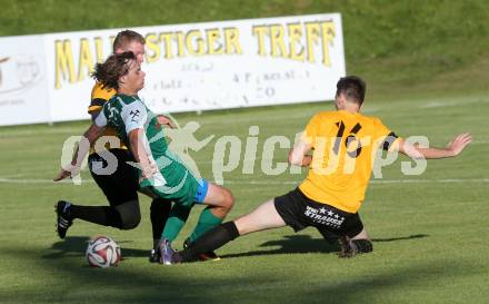 Fussball 1. Klasse B. Faakersee gegen Bad Bleiberg. Johannes Aichholzer,  (Faakersee), Thomas Pacher (Bad Bleiberg). Faakersee, am 7.8.2016.
Foto: Kuess
---
pressefotos, pressefotografie, kuess, qs, qspictures, sport, bild, bilder, bilddatenbank