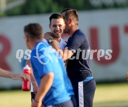 Fussball. Kaerntner Liga. SAK gegen Voelkermarkt. Torjubel  Alen Muharemovic,  Trainer Goran Jolic (SAK). Klagenfurt, 26.8.2016.
Foto: Kuess
---
pressefotos, pressefotografie, kuess, qs, qspictures, sport, bild, bilder, bilddatenbank