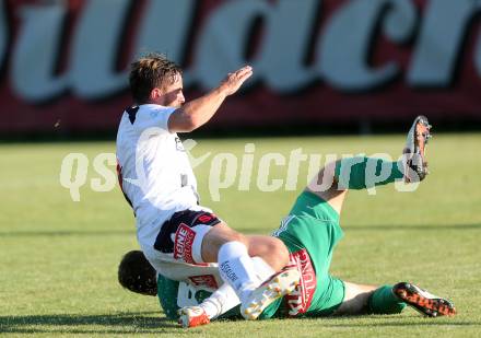 Fussball. Kaerntner Liga. SAK gegen Voelkermarkt. Grega Triplat (SAK), Philipp Grilz (Voelkermarkt). Klagenfurt, 26.8.2016.
Foto: Kuess
---
pressefotos, pressefotografie, kuess, qs, qspictures, sport, bild, bilder, bilddatenbank