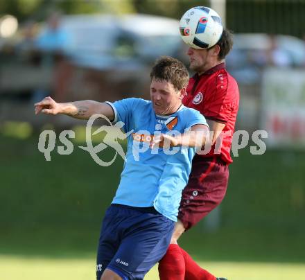 Fussball Kaerntner Liga. Lind gegen Eberstein. David Obweger, (Lind),  Harald Stark (Eberstein). Lind im Drautal, am 3.9.2016.
Foto: Kuess
---
pressefotos, pressefotografie, kuess, qs, qspictures, sport, bild, bilder, bilddatenbank