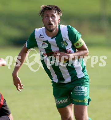 Fussball Kaerntner Liga. Maria Saal gegen Rapid Lienz.  Manuel Eder (Lienz). Maria Saal, am 10.9.2016.
Foto: Kuess
---
pressefotos, pressefotografie, kuess, qs, qspictures, sport, bild, bilder, bilddatenbank