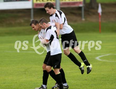 Fussball 1. KLasse A. Gmuend 1b gegen Defreggental. Torjubel Gmuend. Gmuend, am 11.9.2016.
Foto: Kuess
---
pressefotos, pressefotografie, kuess, qs, qspictures, sport, bild, bilder, bilddatenbank
