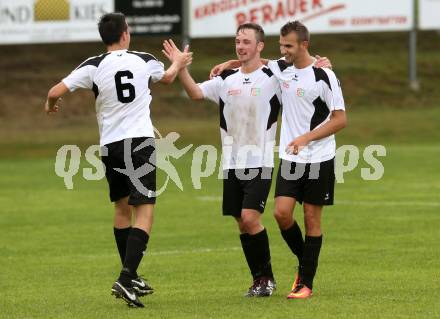 Fussball 1. KLasse A. Gmuend 1b gegen Defreggental. Torjubel Peter Wettengl, Alexander Marco Aschbacher, Sandro Unterkofler (Gmuend). Gmuend, am 11.9.2016.
Foto: Kuess
---
pressefotos, pressefotografie, kuess, qs, qspictures, sport, bild, bilder, bilddatenbank