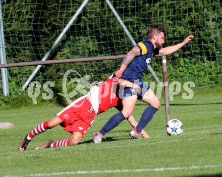 Fussball. 1. Klasse C. Ebental gegen SG KSK-Woerthersee/ATUS Poertschach. Mario Hofinger (Ebental),  Aleksandar Jelic (SG KSK-Woerthersee/ATUS Poertschach). Ebental, 25.9.2016.
Foto: Kuess
---
pressefotos, pressefotografie, kuess, qs, qspictures, sport, bild, bilder, bilddatenbank
