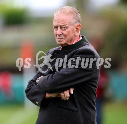 Fussball Unterliga West. St. Jakob im Rosental gegen Radenthein. Trainer Walter Ludescher (St. Jakob/Ros.). St. Jakob, am 2.10.2016.
Foto: Kuess
---
pressefotos, pressefotografie, kuess, qs, qspictures, sport, bild, bilder, bilddatenbank