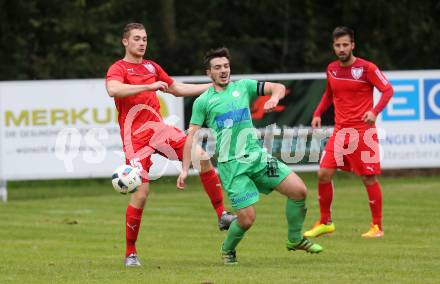 Fussball Kaerntner Liga. ATUS Ferlach gegen Lendorf. Martin Posratschnig,  (Ferlach), Julian Mataln (Lendorf). Ferlach, am 8.10.2016.
Foto: Kuess
---
pressefotos, pressefotografie, kuess, qs, qspictures, sport, bild, bilder, bilddatenbank
