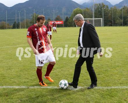 Fussball. Unterliga West. Ludmannsdorf gegen St. Jakob/Ros. Ankick Jernej Smukavec (Ludmannsdorf), LH Peter Kaiser. Ludmannsdorf, 9.10.2016.
Foto: Kuess
---
pressefotos, pressefotografie, kuess, qs, qspictures, sport, bild, bilder, bilddatenbank