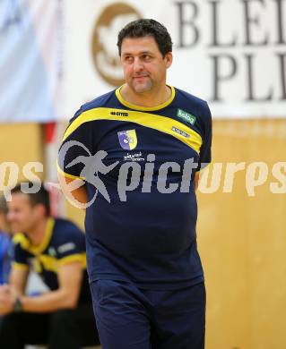 Volleyball MEVZA. SK Posojilnica Aich/Dob gegen Calcit Volleyball Kamnik. Trainer Matjaz Hafner (Aich/Dob). Bleiburg, am 13.10.2016.
Foto: Kuess
---
pressefotos, pressefotografie, kuess, qs, qspictures, sport, bild, bilder, bilddatenbank