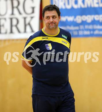 Volleyball MEVZA. SK Posojilnica Aich/Dob gegen Calcit Volleyball Kamnik. Trainer Matjaz Hafner (Aich/Dob). Bleiburg, am 13.10.2016.
Foto: Kuess
---
pressefotos, pressefotografie, kuess, qs, qspictures, sport, bild, bilder, bilddatenbank