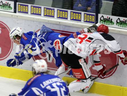 EBEL. Eishockey Bundesliga.  VSV gegen HC TWK Innsbruck Die Haie. Christof Kromp, (VSV), Mario Ebner  (Innsbruck). Villach, am 14.10.2016.
Foto: Kuess 
---
pressefotos, pressefotografie, kuess, qs, qspictures, sport, bild, bilder, bilddatenbank