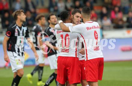 Fussball Bundesliga. RZ Pellets WAC gegen  FC Red Bull Salzburg. Torjubel Jonatan Soriano Casas, Valentino Lazaro, Munas Dabbur (Salzburg). Wolfsberg, am 15.10.2016.
Foto: Kuess
---
pressefotos, pressefotografie, kuess, qs, qspictures, sport, bild, bilder, bilddatenbank