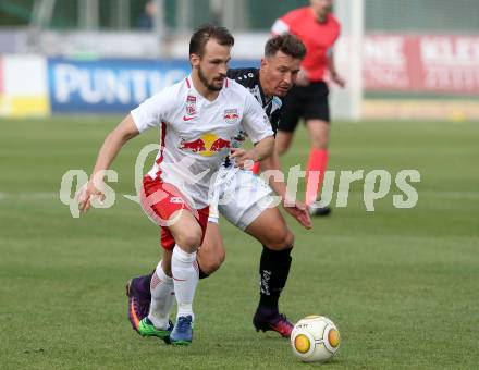 Fussball Bundesliga. RZ Pellets WAC gegen  FC Red Bull Salzburg. Christopher Wernitznig, (WAC), Andreas Ulmer  (Salzburg). Wolfsberg, am 15.10.2016.
Foto: Kuess
---
pressefotos, pressefotografie, kuess, qs, qspictures, sport, bild, bilder, bilddatenbank