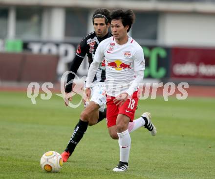 Fussball Bundesliga. RZ Pellets WAC gegen  FC Red Bull Salzburg. Jacobo Maria Ynclan Pajares, (WAC), Takumi Minamino  (Salzburg). Wolfsberg, am 15.10.2016.
Foto: Kuess
---
pressefotos, pressefotografie, kuess, qs, qspictures, sport, bild, bilder, bilddatenbank