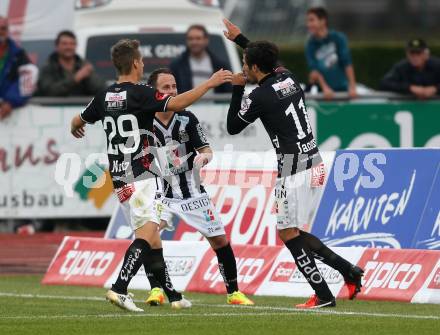 Fussball Bundesliga. RZ Pellets WAC gegen  FC Red Bull Salzburg. Torjubel Jacobo Maria Ynclan Pajares, Gerald Nutz, Christian Klem (WAC). Wolfsberg, am 15.10.2016.
Foto: Kuess
---
pressefotos, pressefotografie, kuess, qs, qspictures, sport, bild, bilder, bilddatenbank