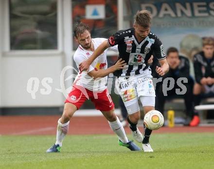 Fussball Bundesliga. RZ Pellets WAC gegen  FC Red Bull Salzburg. Philipp Prosenik, (WAC), Andreas Ulmer (Salzburg). Wolfsberg, am 15.10.2016.
Foto: Kuess
---
pressefotos, pressefotografie, kuess, qs, qspictures, sport, bild, bilder, bilddatenbank