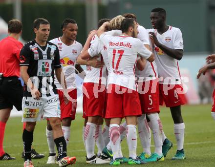 Fussball Bundesliga. RZ Pellets WAC gegen  FC Red Bull Salzburg. Torjubel Jonatan Soriano Casas (Salzburg). Wolfsberg, am 15.10.2016.
Foto: Kuess
---
pressefotos, pressefotografie, kuess, qs, qspictures, sport, bild, bilder, bilddatenbank