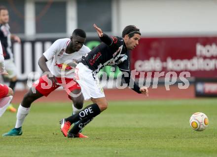 Fussball Bundesliga. RZ Pellets WAC gegen  FC Red Bull Salzburg. Jacobo Maria Ynclan Pajares,  (WAC), Dayotchanculle Upamecano (Salzburg). Wolfsberg, am 15.10.2016.
Foto: Kuess
---
pressefotos, pressefotografie, kuess, qs, qspictures, sport, bild, bilder, bilddatenbank
