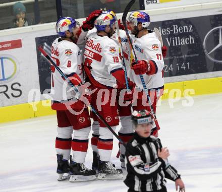 EBEL. Eishockey Bundesliga. VSV gegen EC Red Bull Salzburg. Torjubel  Alexander Pallestrang, Bill Thomas, Brett Olson (Salzburg). Villach, am 18.10.2016.
Foto: Kuess

---
pressefotos, pressefotografie, kuess, qs, qspictures, sport, bild, bilder, bilddatenbank
