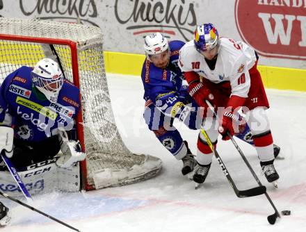 EBEL. Eishockey Bundesliga. VSV gegen EC Red Bull Salzburg. Philipp Pinter,  (VSV), Raphael Herburger (Salzburg). Villach, am 18.10.2016.
Foto: Kuess

---
pressefotos, pressefotografie, kuess, qs, qspictures, sport, bild, bilder, bilddatenbank
