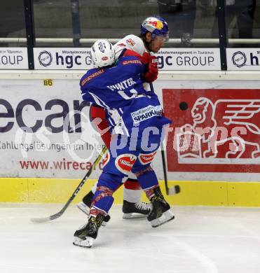 EBEL. Eishockey Bundesliga. VSV gegen EC Red Bull Salzburg. Philipp Pinter, (VSV), Thomas Raffl (Salzburg). Villach, am 18.10.2016.
Foto: Kuess

---
pressefotos, pressefotografie, kuess, qs, qspictures, sport, bild, bilder, bilddatenbank