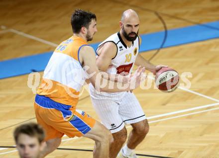 Basketball 2. Bundesliga. GD 3. Runde Woerthersee Piraten gegen BBU Salzburg. Joachim Buggelsheim,  (Piraten), Lorenz Rattey (Salzburg). Klagenfurt, am 22.10.2016.
Foto: Kuess
---
pressefotos, pressefotografie, kuess, qs, qspictures, sport, bild, bilder, bilddatenbank