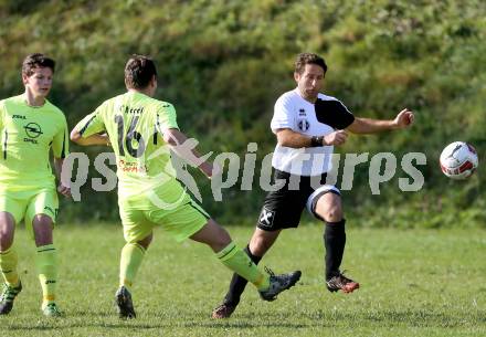 Fussball 2. Klasse E. Haimburg/Diex gegen Frantschach. Peter Ambrosch, (Haimburg/Diex), Markus Rieger  (Frantschach). Haimburg, am 23.10.2016.
Foto: Kuess
---
pressefotos, pressefotografie, kuess, qs, qspictures, sport, bild, bilder, bilddatenbank