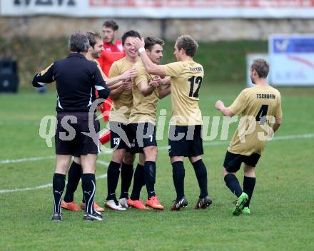 Fussball. Kaerntner Liga. Atus Ferlach gegen Koettmannsdorf. Torjubel Jakob Orgonyi (Koettmannsdorf). Ferlach, 5.11.2016.
Foto: Kuess
---
pressefotos, pressefotografie, kuess, qs, qspictures, sport, bild, bilder, bilddatenbank