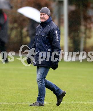 Fussball Unterliga Ost. St. Michael/Bleiburg gegen Kraig. Trainer Peter Kienleitner (St. Michael). St. Michael ob Bleiburg, am 6.11.2016.
Foto: Kuess
---
pressefotos, pressefotografie, kuess, qs, qspictures, sport, bild, bilder, bilddatenbank