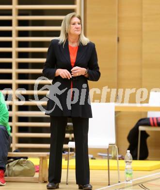 Basketball 2. Bundesliga. GD 5. Runde. Villach Raiders gegen Dornbirn Lions.  Trainerin Natalia Tcherkacheva (Villach). Villach, am 5.11.2016.
Foto: Kuess
---
pressefotos, pressefotografie, kuess, qs, qspictures, sport, bild, bilder, bilddatenbank