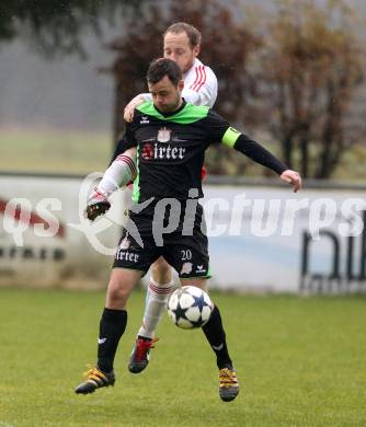 Fussball Unterliga Ost. St. Michael/Bleiburg gegen Kraig. Uros Roser (St. Michael), Patrick Rene Striednig (Kraig). St. Michael ob Bleiburg, am 6.11.2016.
Foto: Kuess
---
pressefotos, pressefotografie, kuess, qs, qspictures, sport, bild, bilder, bilddatenbank