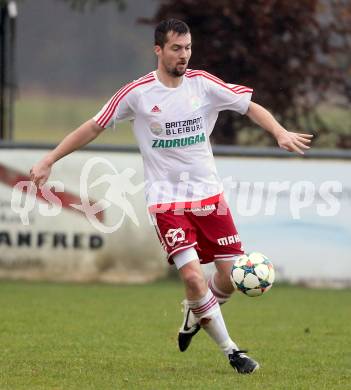 Fussball Unterliga Ost. St. Michael/Bleiburg gegen Kraig.  Michael Hubert Zidej (St. Michael). St. Michael ob Bleiburg, am 6.11.2016.
Foto: Kuess
---
pressefotos, pressefotografie, kuess, qs, qspictures, sport, bild, bilder, bilddatenbank