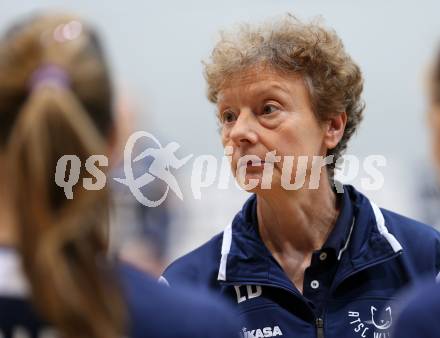 Volleyball. AVL 1. Bundesliga. ATSC KELAG Wildcats. Trainerin Eva BRODYOVA (Wildcats). Klagenfurt, 5.11.2015.
Foto: Kuess

---
pressefotos, pressefotografie, kuess, qs, qspictures, sport, bild, bilder, bilddatenbank