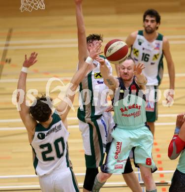 Basketball 2. Bundesliga. GD 5. Runde. Villach Raiders gegen Dornbirn Lions.  Nino Gross, (Villach), Henry Robert Newell, Luka Brajkovic  (Dornbirn). Villach, am 5.11.2016.
Foto: Kuess
---
pressefotos, pressefotografie, kuess, qs, qspictures, sport, bild, bilder, bilddatenbank