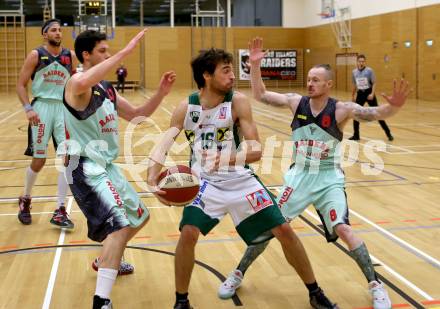 Basketball 2. Bundesliga. GD 5. Runde. Villach Raiders gegen Dornbirn Lions.  Erik Rhinehart, Nino Gross (Villach), Mario Tobar Ruiz (Dornbirn). Villach, am 5.11.2016.
Foto: Kuess
---
pressefotos, pressefotografie, kuess, qs, qspictures, sport, bild, bilder, bilddatenbank