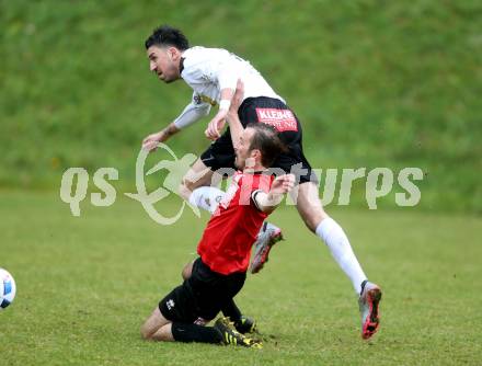 Fussball. Kaerntner Liga. Maria Saal gegen Spittal. Roland Krenn (Maria Saal), Dejan Kecanovic (Spittal). Maria Saal, 5.11.2016.
Foto: Kuess
---
pressefotos, pressefotografie, kuess, qs, qspictures, sport, bild, bilder, bilddatenbank