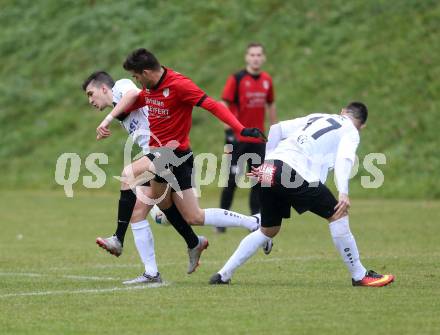 Fussball. Kaerntner Liga. Maria Saal gegen Spittal. Aldamir Araujo Da Silva Filho  (Maria Saal), Denin Matoruga, Arnes Besic (Spittal). Maria Saal, 5.11.2016.
Foto: Kuess
---
pressefotos, pressefotografie, kuess, qs, qspictures, sport, bild, bilder, bilddatenbank
