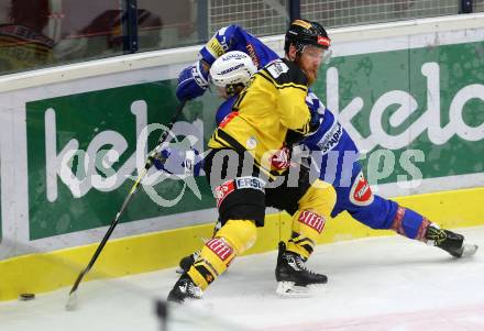 EBEL. Eishockey Bundesliga. VSV gegen	UPC Vienna Capitals. Patrick Platzer, (VSV), Jamie Fraser (Vienna Capitals). Villach, am 10.11.2016.
Foto: Kuess

---
pressefotos, pressefotografie, kuess, qs, qspictures, sport, bild, bilder, bilddatenbank